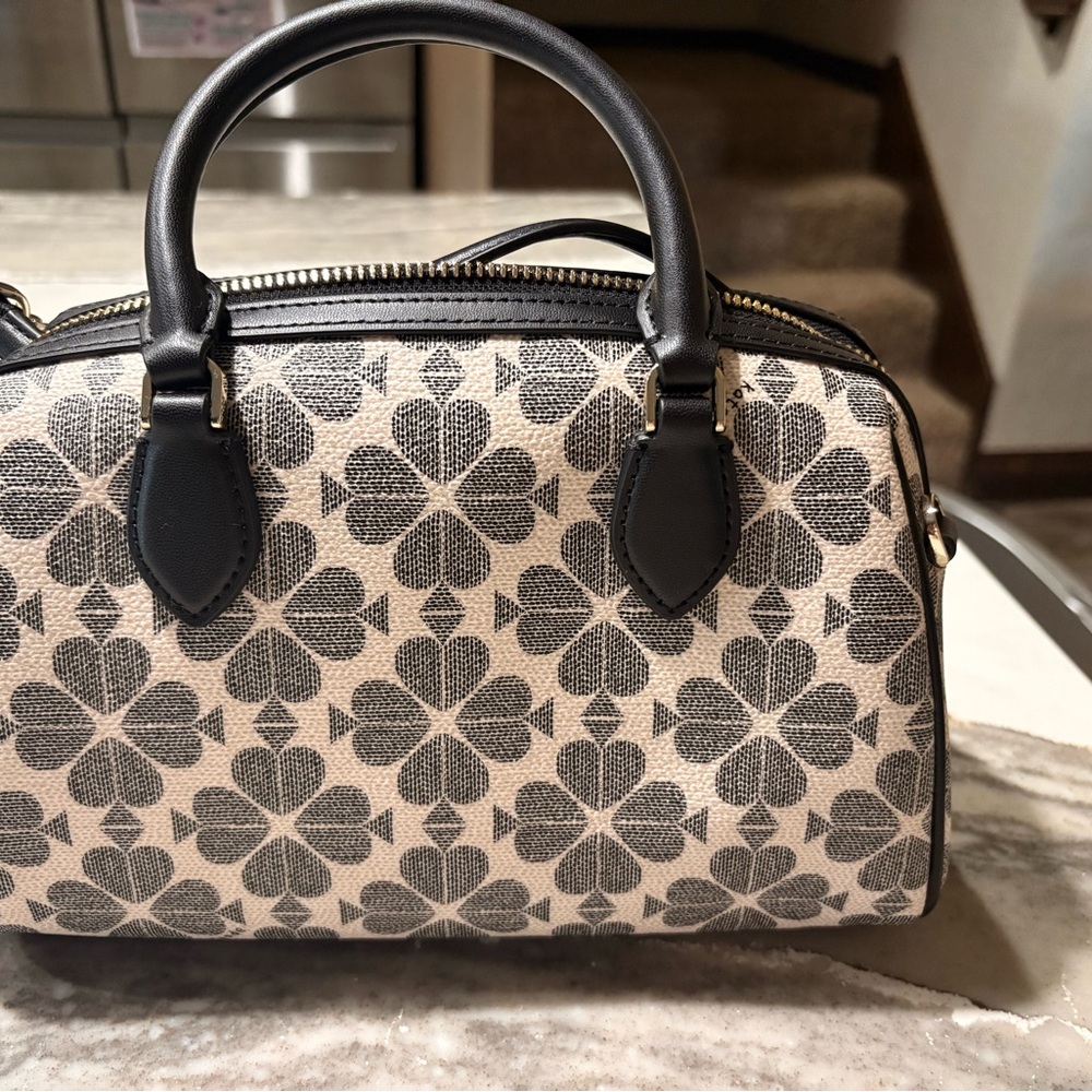 NWOT Kate Spade flower dolly duffle